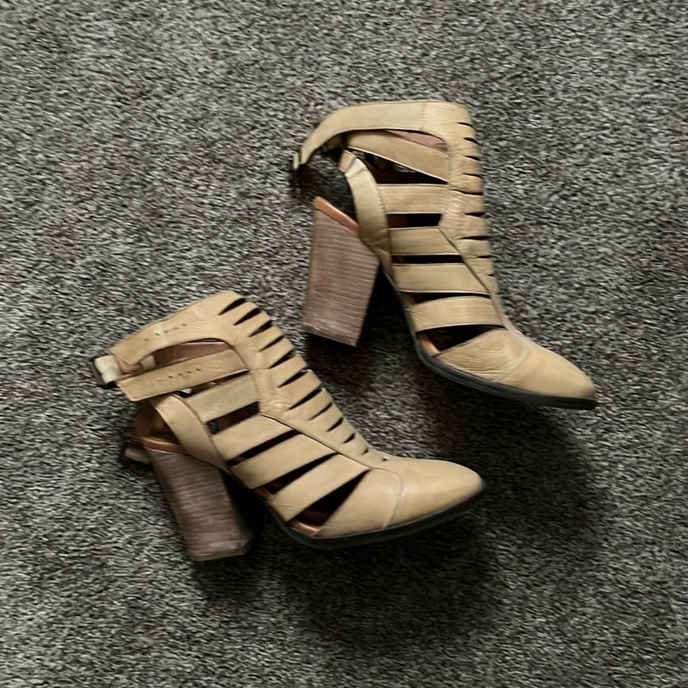 Free People boot. Tan/nude color size 10